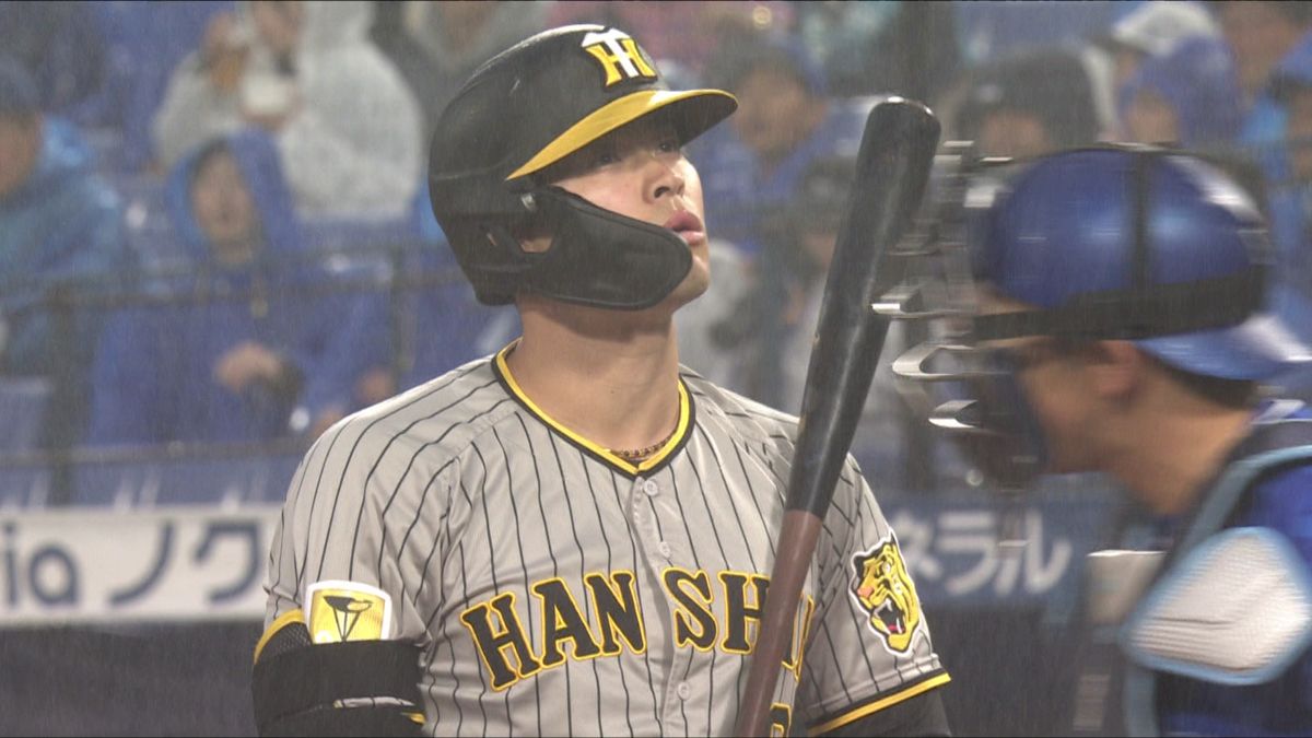 【阪神】佐藤輝明が3打席連続三振...満塁のチャンスにバットは空を切る　三振数「31」は両リーグワースト