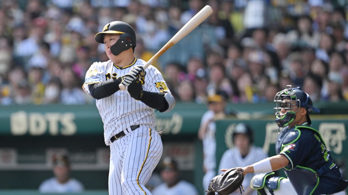 決勝のタイムリーを放った阪神の大山悠輔選手(写真：時事)