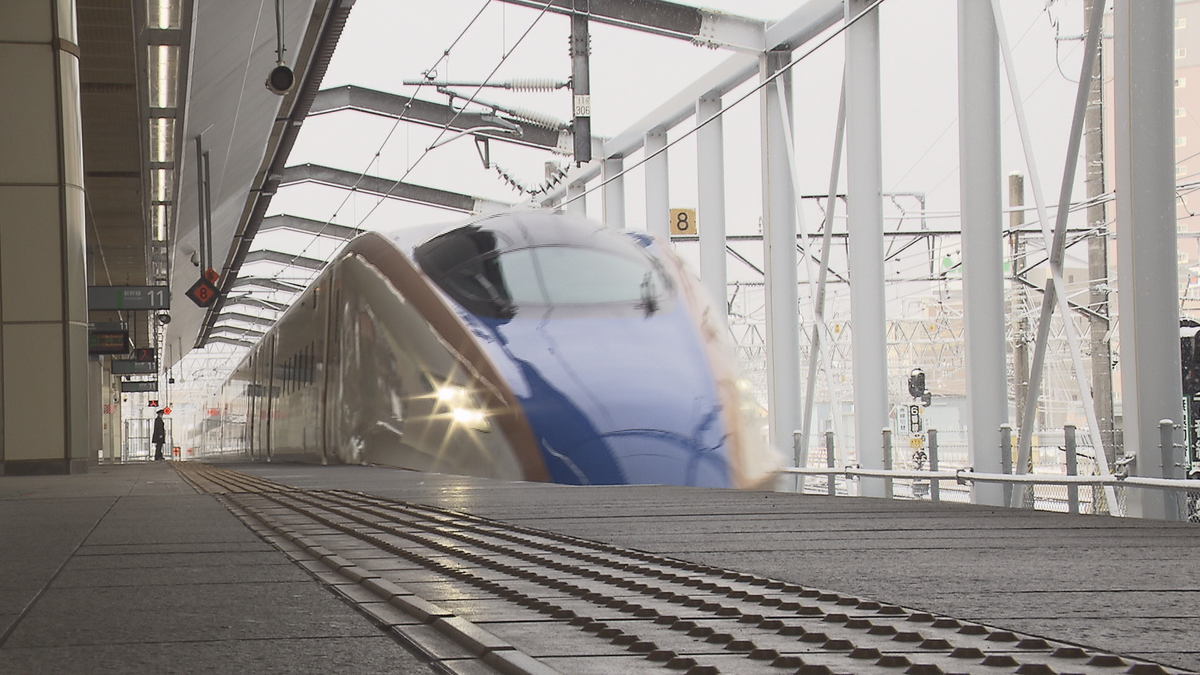 東北新幹線の連結部分が外れ緊急停止　北陸新幹線は長野駅と東京駅の間 約3時間運転見合わせ　連結部分が外れ停止するトラブル去年9月にも