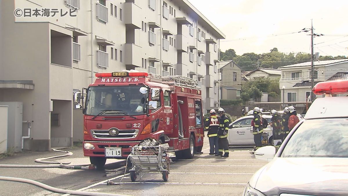 「自分の部屋に煙が充満している」　集合住宅で火災　2人が病院に搬送　島根県松江市