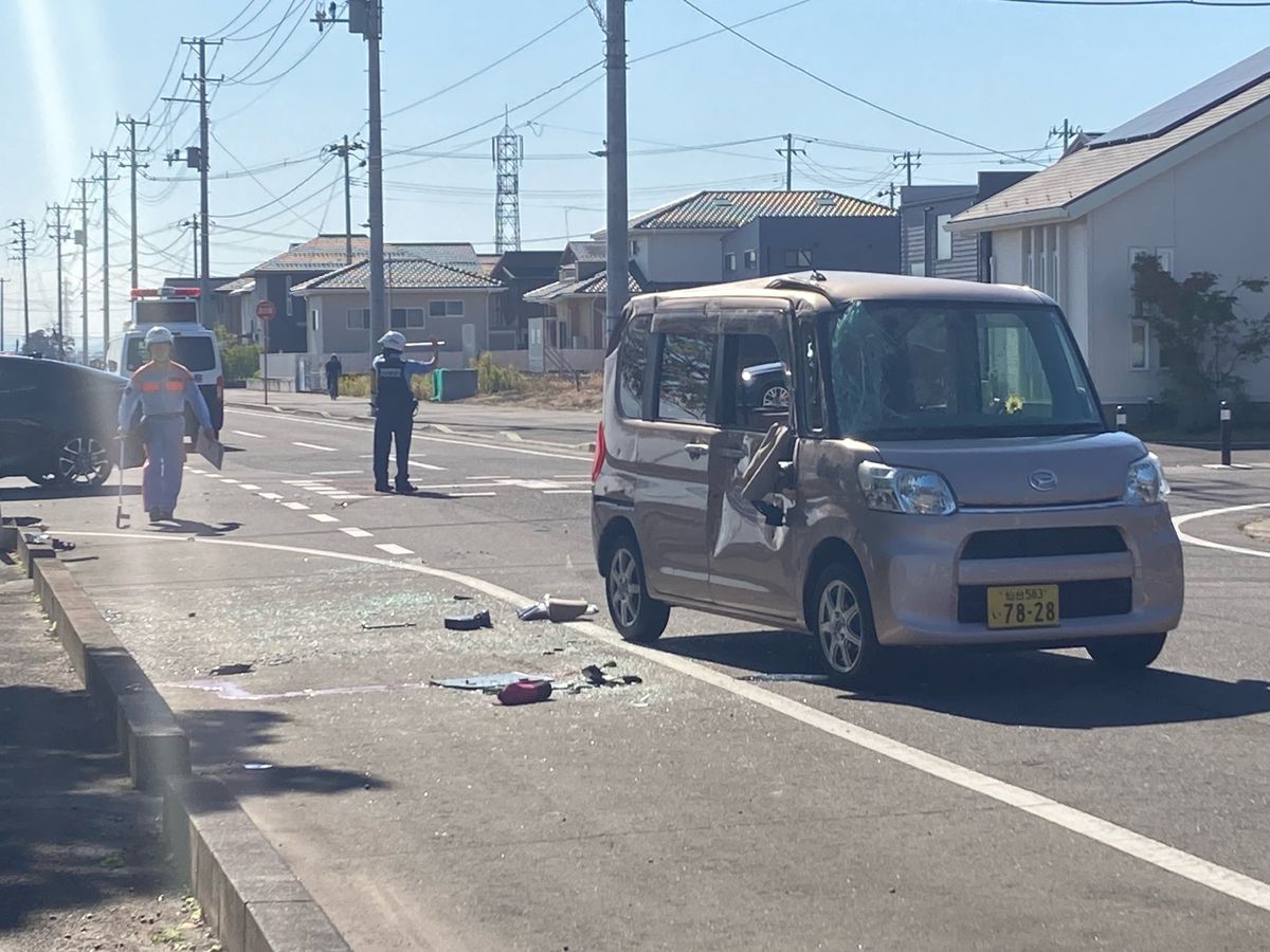 車２台が関係する事故 女性１人が意識不明＜仙台・若林区＞