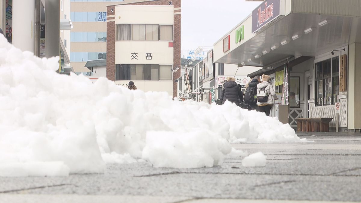 5日にかけ強い雪降る見込み　大雪や路面の凍結による交通障害に注意　24時間予想降雪量　大北地域の山沿いで25センチ　松本・諏訪・上田地域などで20センチ　JR特急「あずさ」午後から運休　