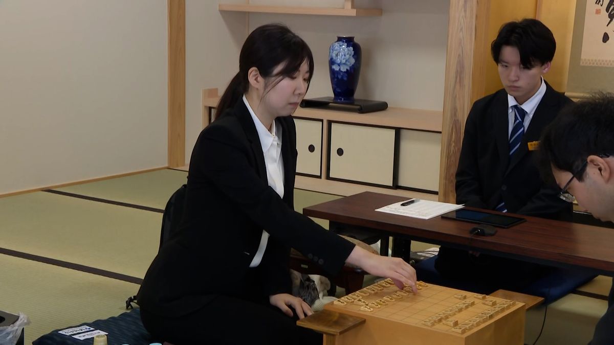 女性初、将棋のプロ棋士誕生かけ対局