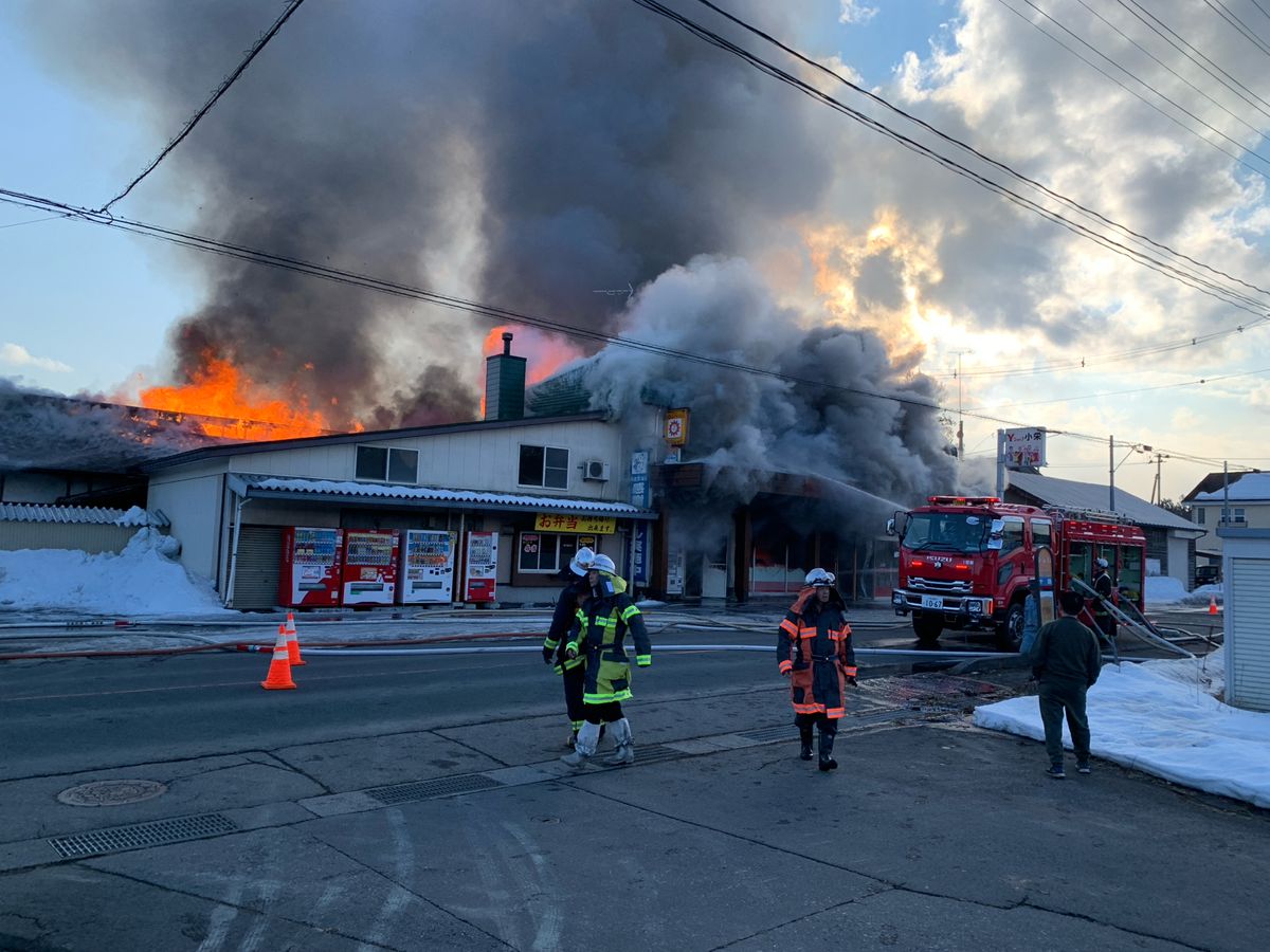 十和田市奥瀬で火事　けがで1人搬送