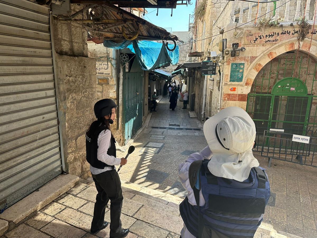 エルサレムの旧市街　アルアクサ・モスクにつながる道で