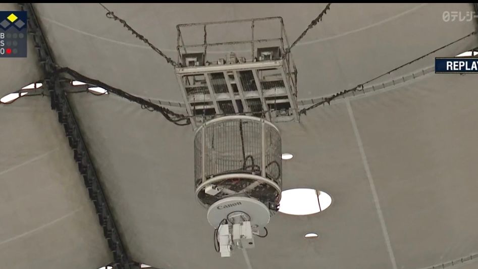 東京ドーム天井の設置物にボールが入ったようです(画像:日テレジータス)