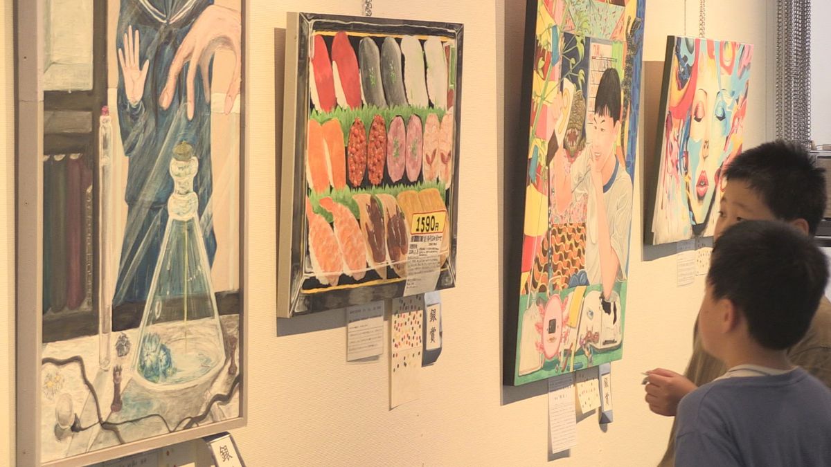 独創性あるアートがズラリ　美術部の中学生が描いた作品展　県立美術館