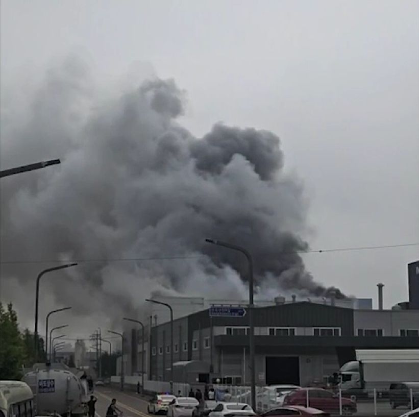 20人以上の遺体発見　韓国・ソウル近郊の工場で火災