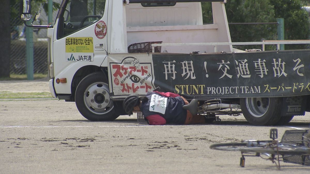 「恐ろしさ伝わった」スタントマンが事故を再現 石和中で自転車教室 山梨県