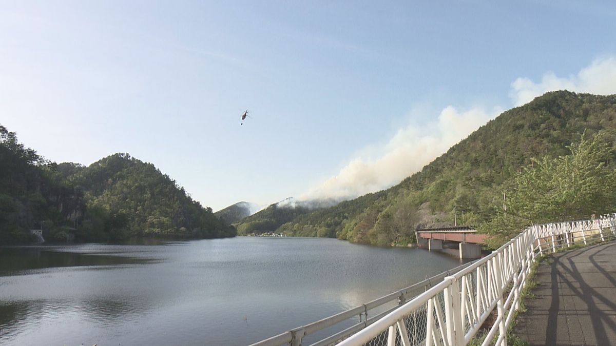 [続報]焼失面積は18ヘクタール以上か…　高畠町の林野火災 17時間以上経過した今も延焼中 