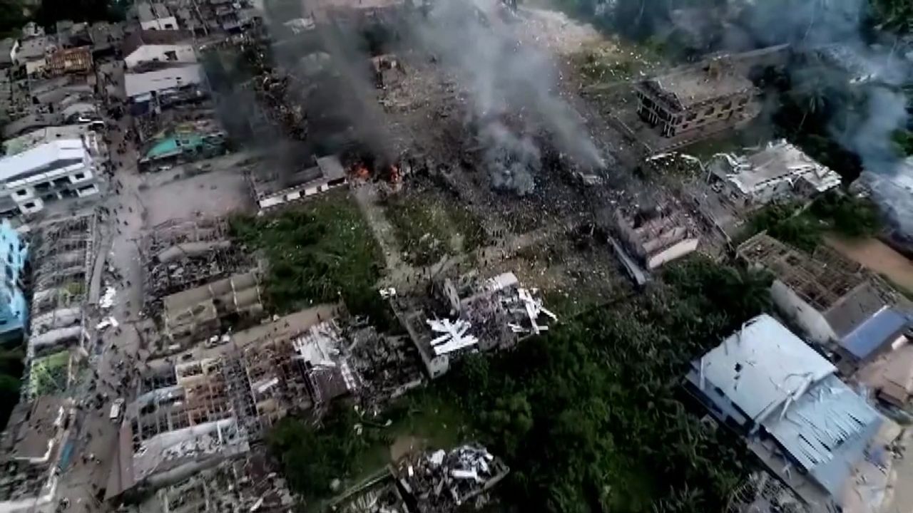 タイ南部の町で花火爆発　9人死亡、130人以上ケガ　周辺にも甚大な被害…住宅に閉じ込められた人の救助続く