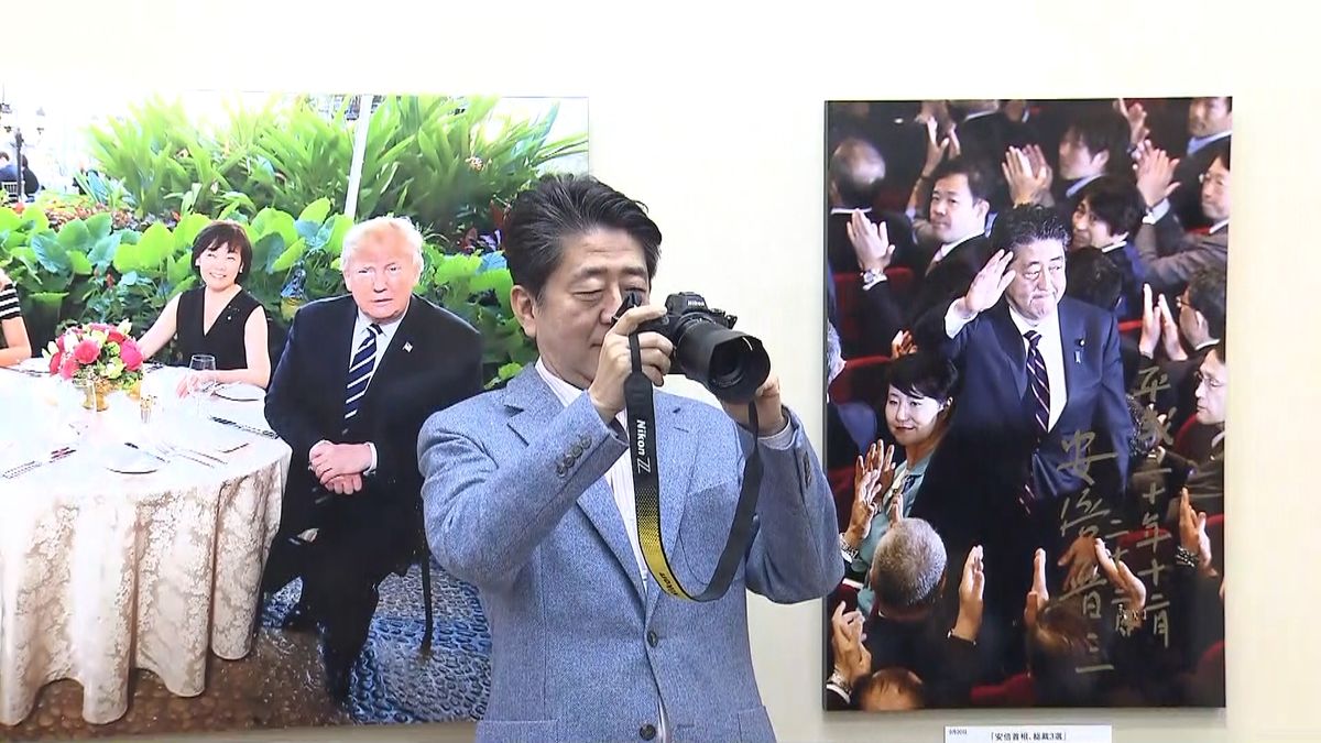 首相が「報道写真展」視察　一年を振り返る