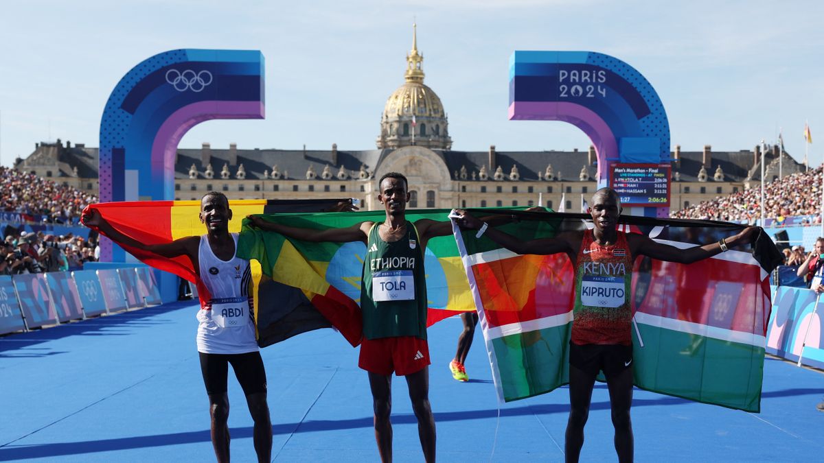 男子マラソンの上位3選手(写真：ロイター/アフロ)