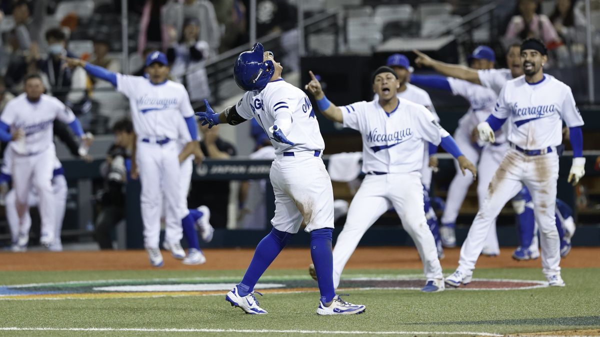 「早く1塁へ」ニカラグアが勝利確信ヒットで雄たけび　WBC予選で2試合連続のサヨナラ勝利　両チーム好守備連発のゲーム制す