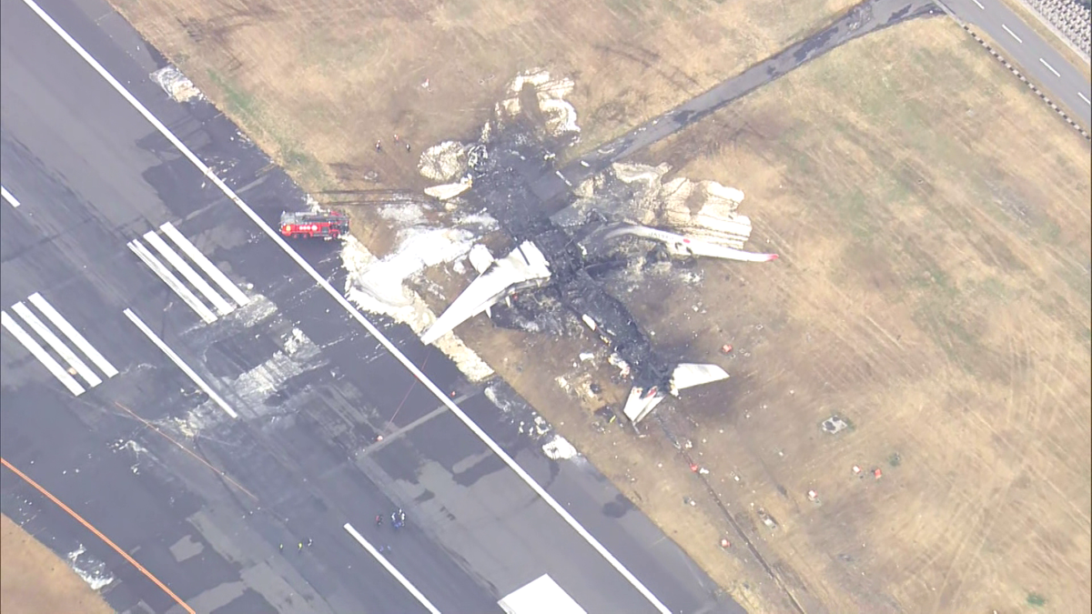 羽田空港衝突事故　着陸18分後に379人全員が脱出