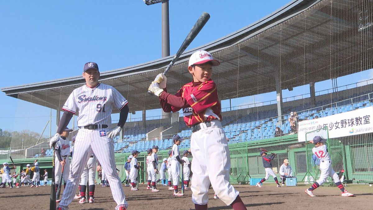 夢はメジャーリーガー！ 子供たちが元プロ野球選手から指導