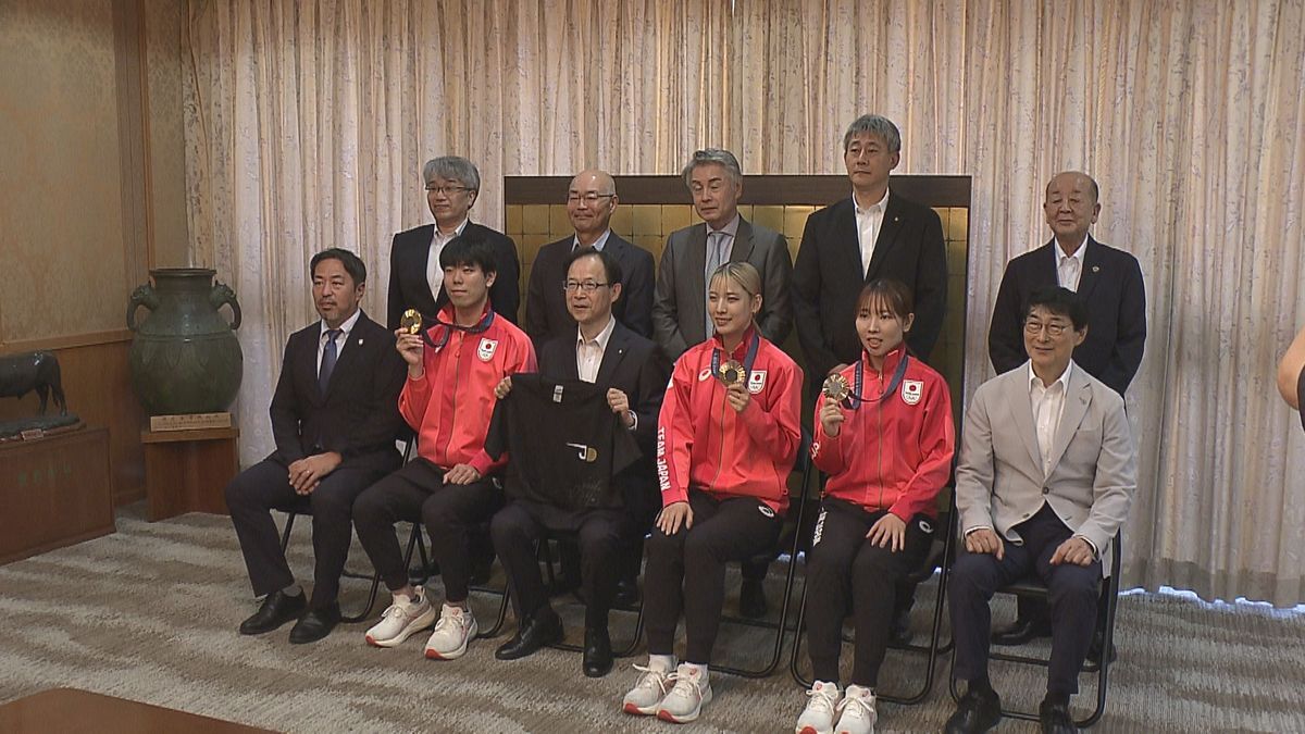 パリ五輪メダル獲得　県出身フェンシング敷根崇裕選手、江村美咲選手、上野優佳選手　知事に喜び報告　大分