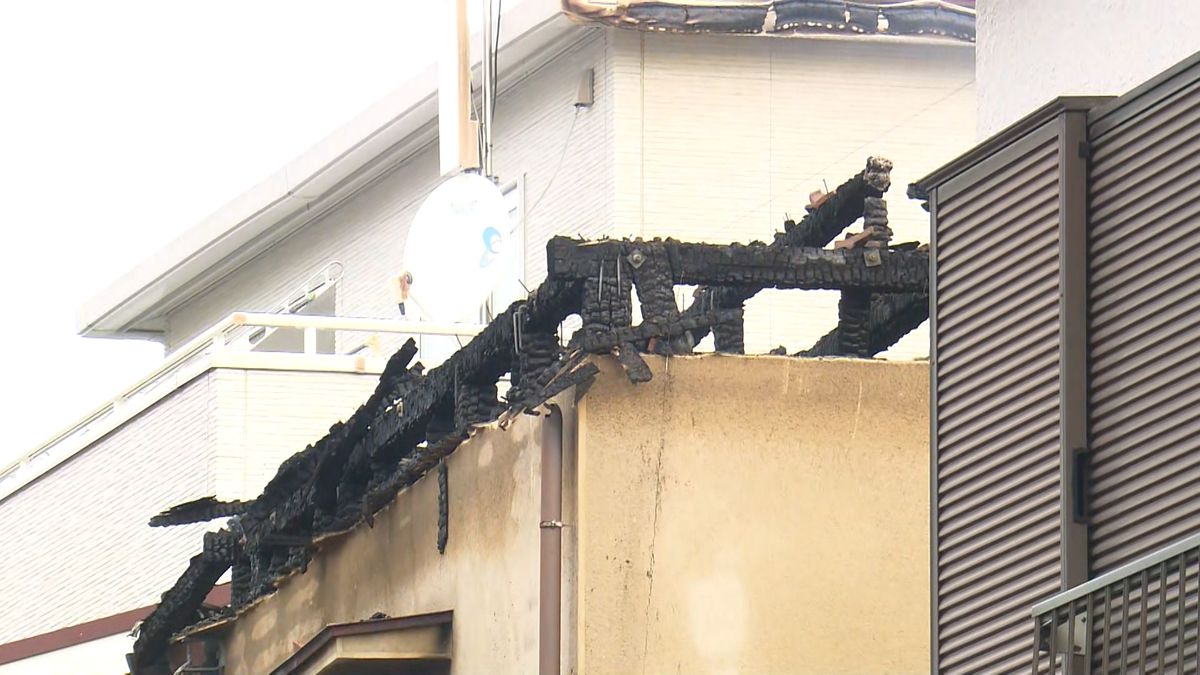 東京・江戸川区で住宅が燃える火事、延焼中