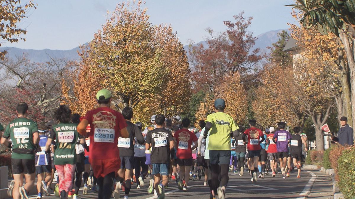 約5000人のランナーが晩秋の松本平を駆ける　松本マラソン今年から公認コースに【長野】