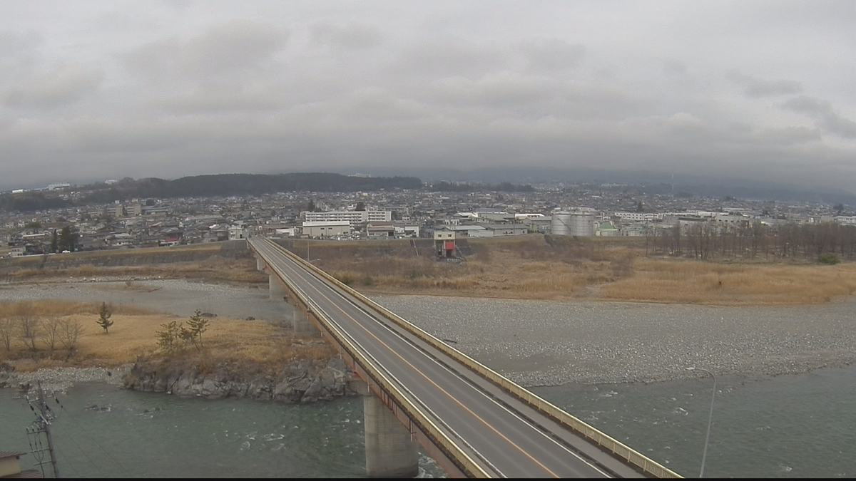 暖かい空気が流れ込むため気温上昇　諏訪・飯田14度　長野18度　松本17度　4月上旬から中旬並みの見込み　雪崩・融雪に注意を