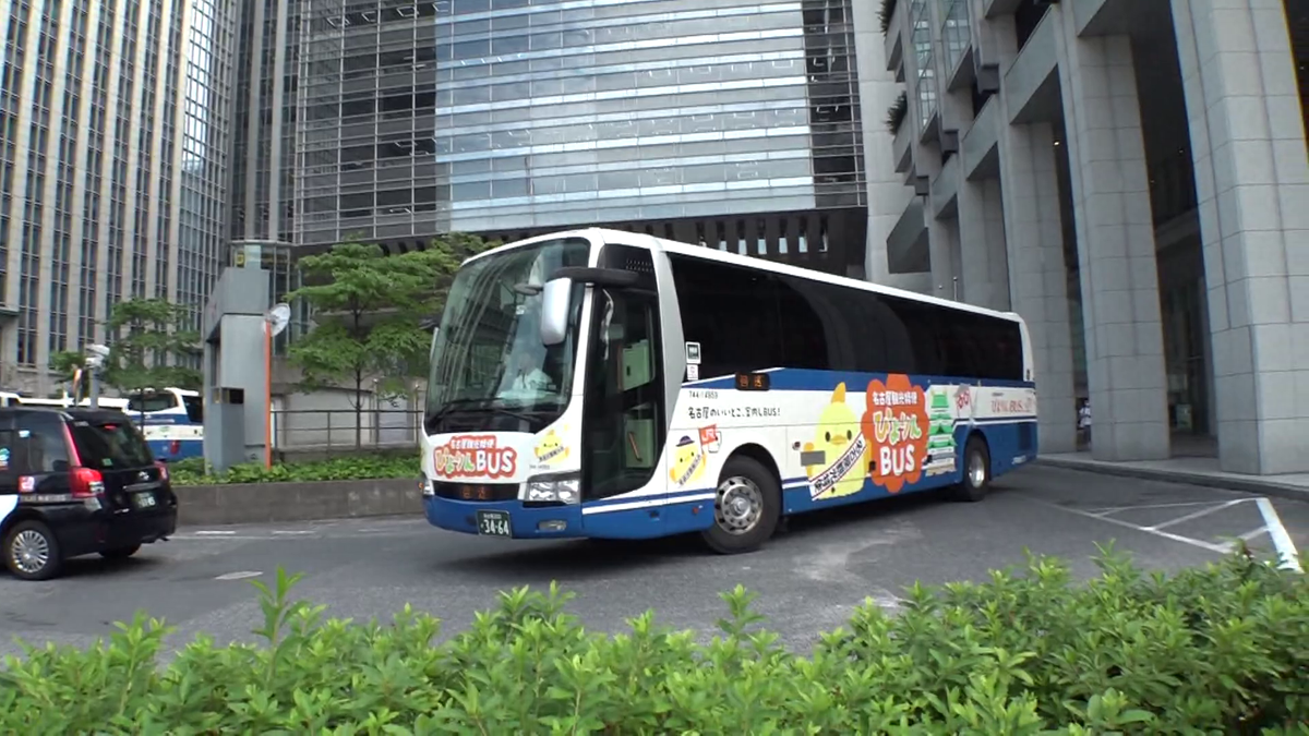 東京駅に到着した“ぴよりんバス”