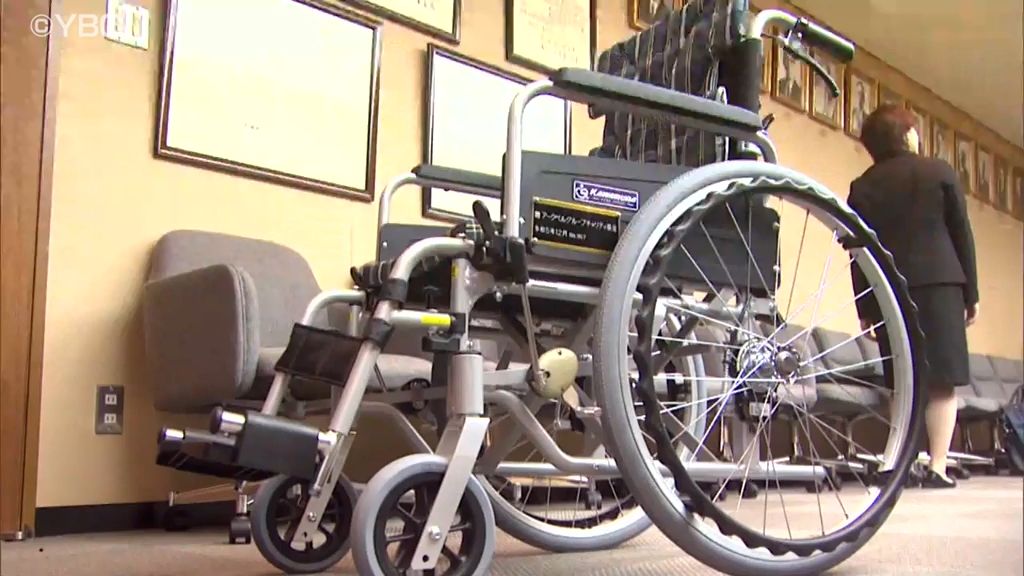 車いす寄贈ことしで30年…「いろいろな方々に活用を」冠婚葬祭業者が鶴岡市に自走型車いすを寄贈