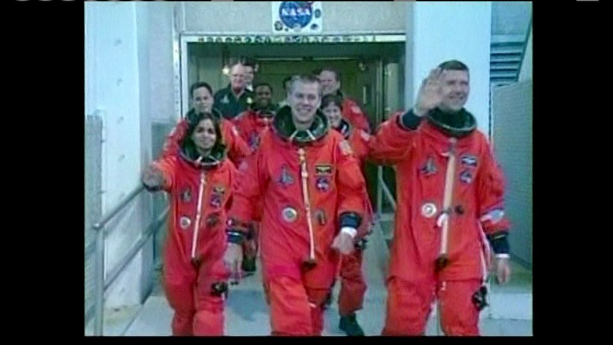 コロンビア号に乗り込む7人の宇宙飛行士（提供：NASA）