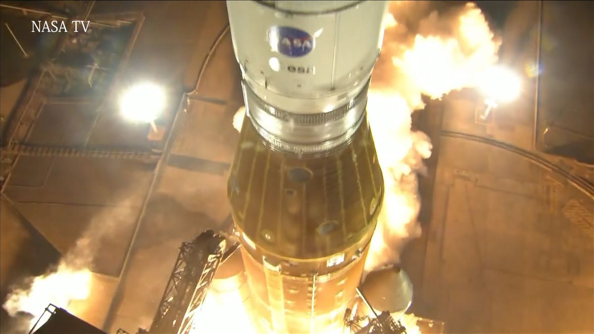 アルテミス計画1号。無人のオリオン宇宙船を載せ月に向けての打ち上げ（NASA）