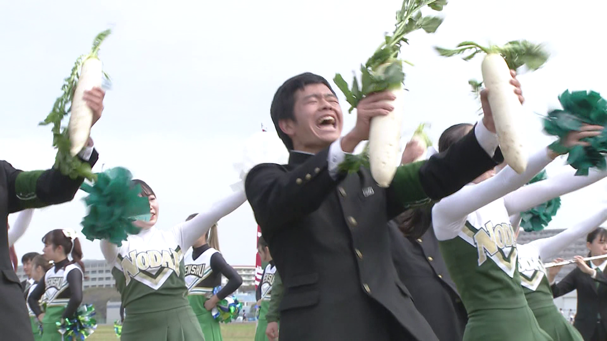 大根踊りで応援する東京農業大の応援団