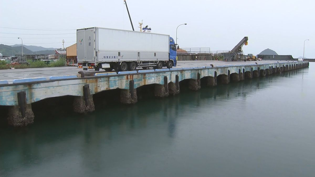 「人が浮いている」港で高齢の男性の遺体発見　下着姿で靴を履いた状態　大分県臼杵市