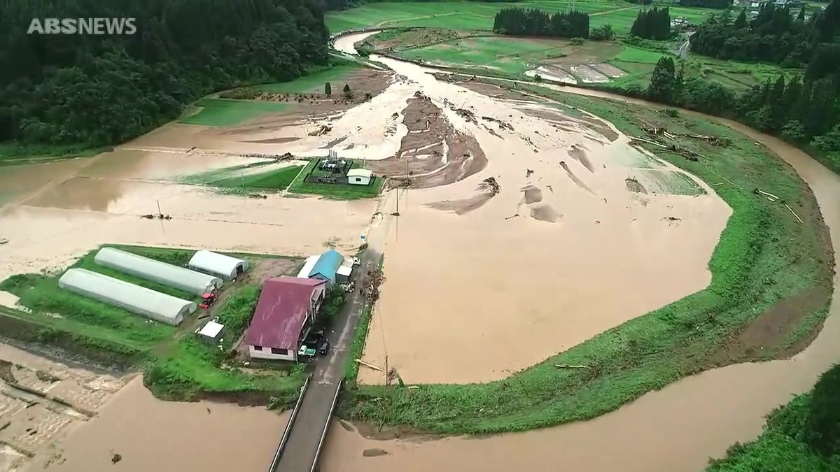 いまも道路や田んぼが冠水　断水続く上小阿仁村で復旧作業