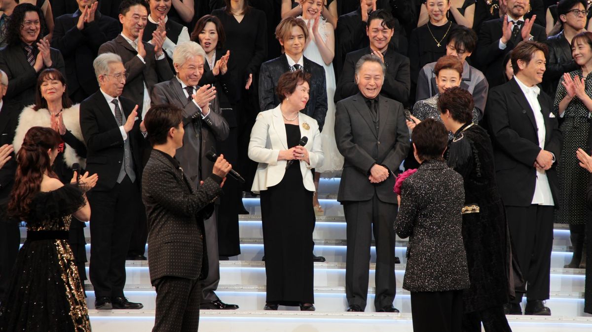 思いを語る佐久間良子さんと北大路欣也さん