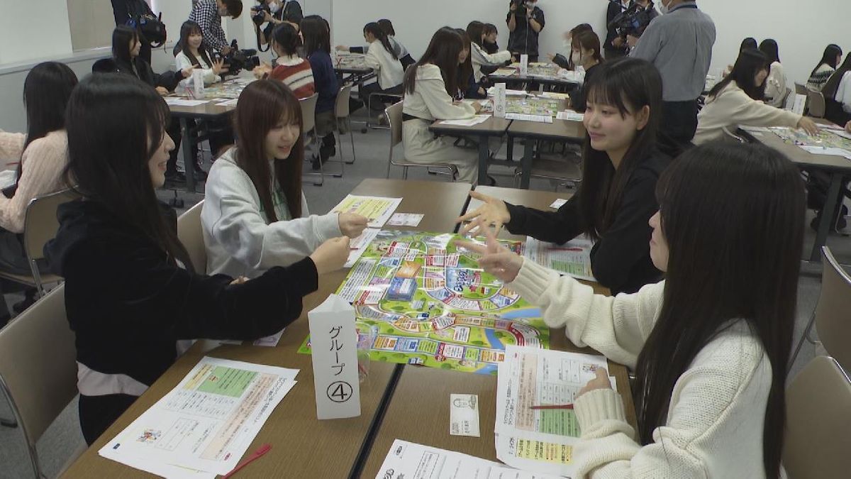 お金の考え方を学ぶセミナーにＳＫＥ４８が参加　ゲームで人生のイベントを疑似体験　第一生命保険