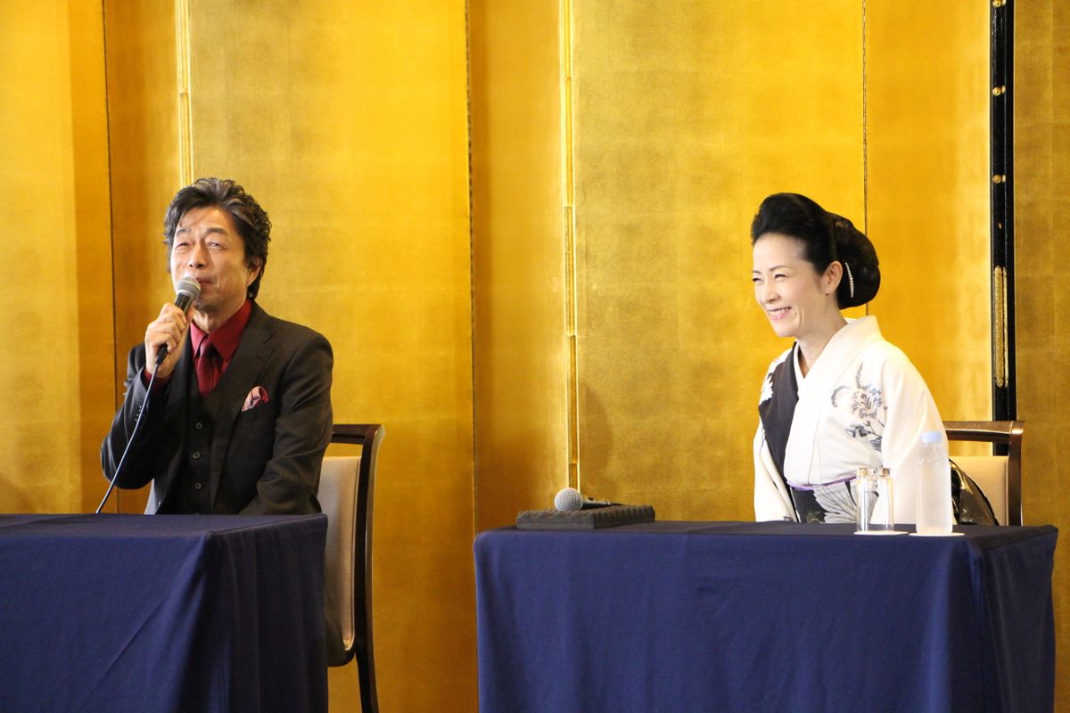 （左から）中村雅俊さん、坂本冬美さん