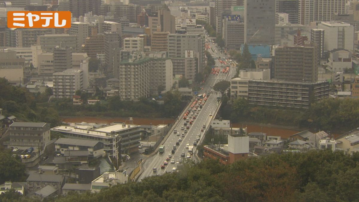 “赤茶色”に変色した広瀬川（10月30日撮影）