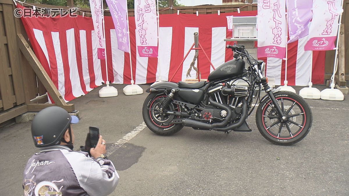 さい銭箱にバイクのマフラー！？　ライダーの聖地に新たなツーリングスポット完成　「道の駅 若桜」に「第29号さくらオートバイ神社」が完成　鳥取県八頭町