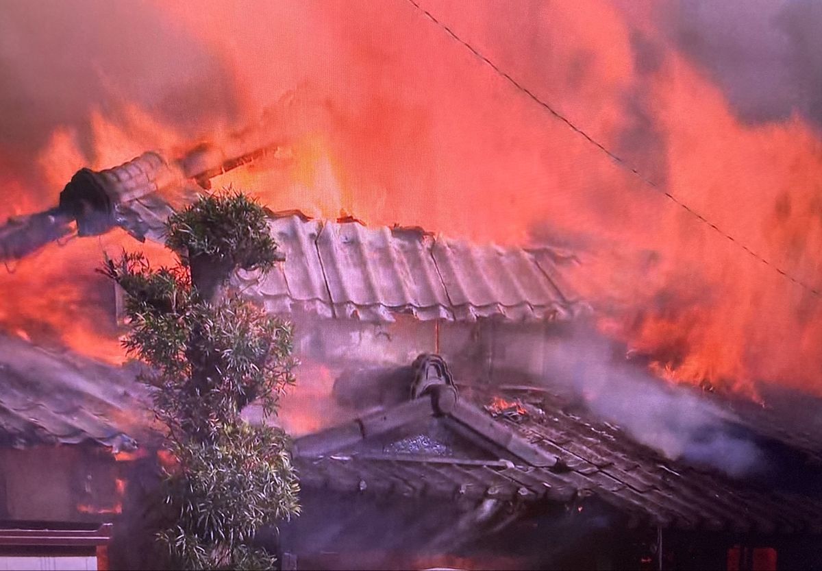 【速報】熊本市中央区で住宅火災 隣の建物に延焼 すぐ近くには高齢者施設