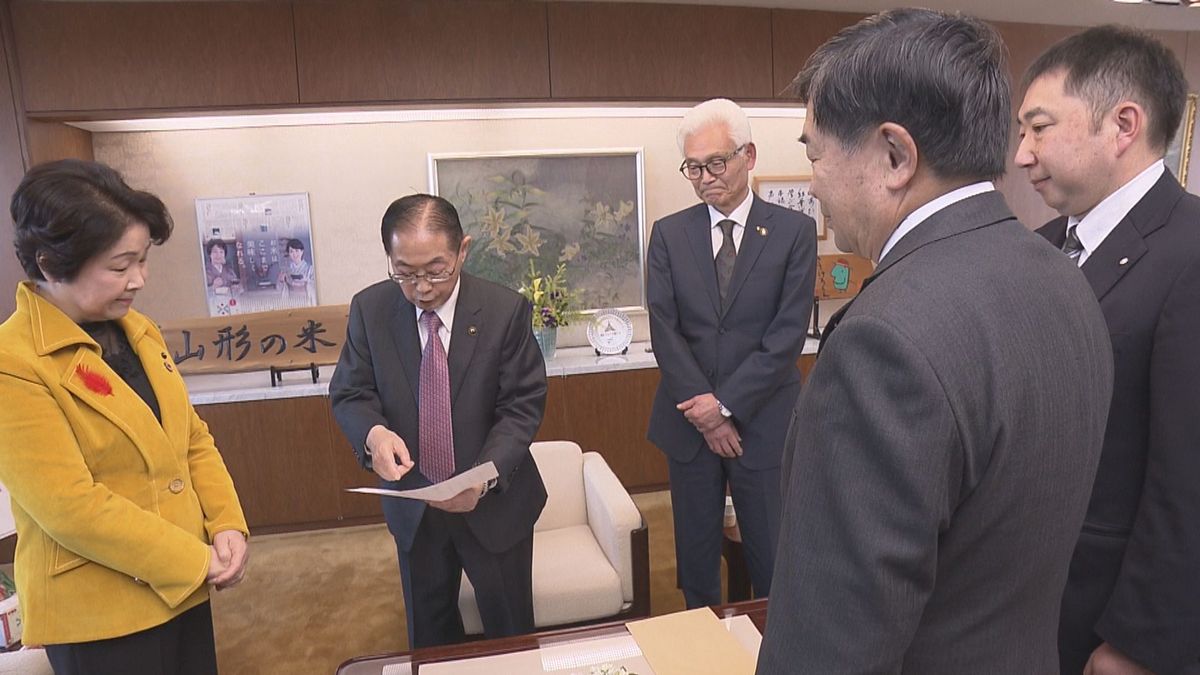 東根・村山・尾花沢・大石田の市町長が吉村知事に出馬要請　1月の山形県知事選に向け