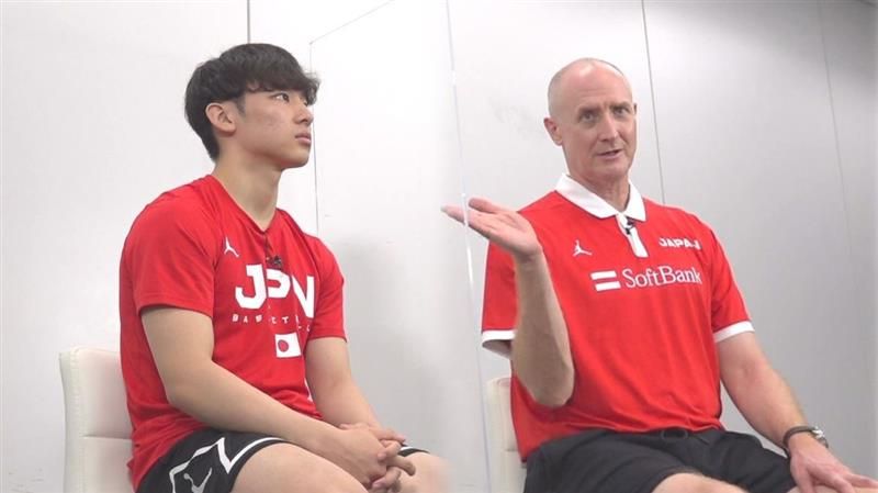 バスケ日本代表・河村勇輝選手(左)とトム・ホーバスHC(右)