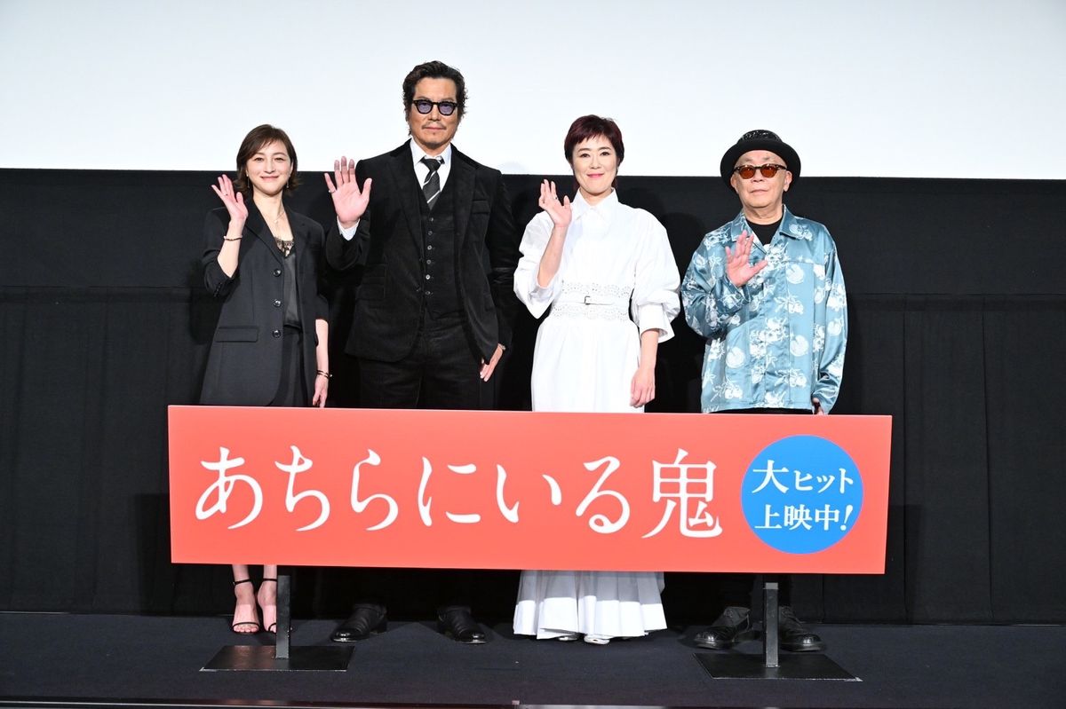 （左から）広末涼子さん、豊川悦司さん、寺島しのぶさん、廣木隆一監督