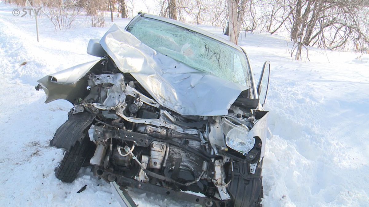 軽乗用車の前方大破　スクールバスと正面衝突　別の車の事故をよけようとして衝突か　帯広市