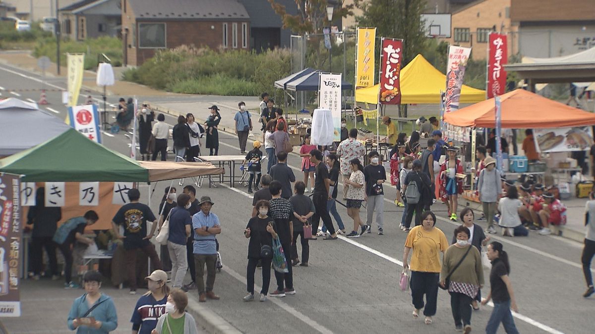 【海街リポート】「ほんまる茜市」で陸前高田にぎわいづくり　地元商店主たちが市中心部で試験開催　来年から本格開催へ　岩手・陸前高田市