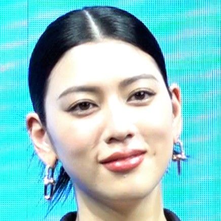 三吉彩花、パリで見かけた憧れのハリウッドスターにドキドキ　「ハッ、本物だ！」