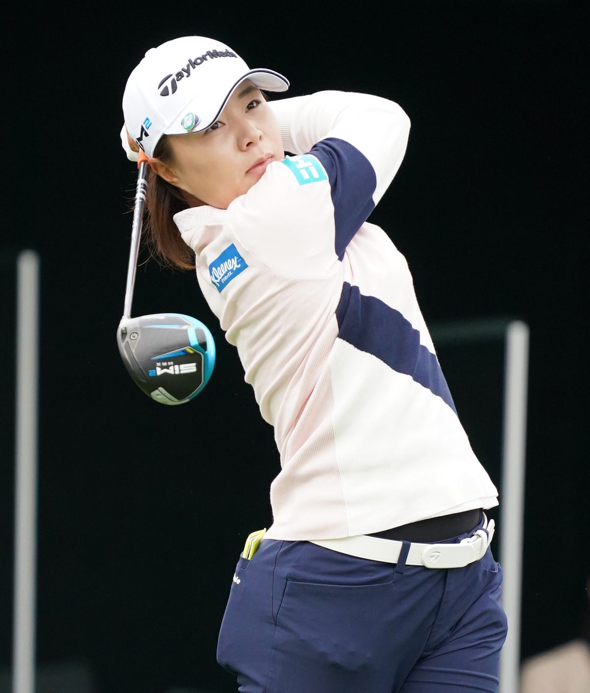 女子ゴルフ　永峰咲希がイーグルで首位発進
