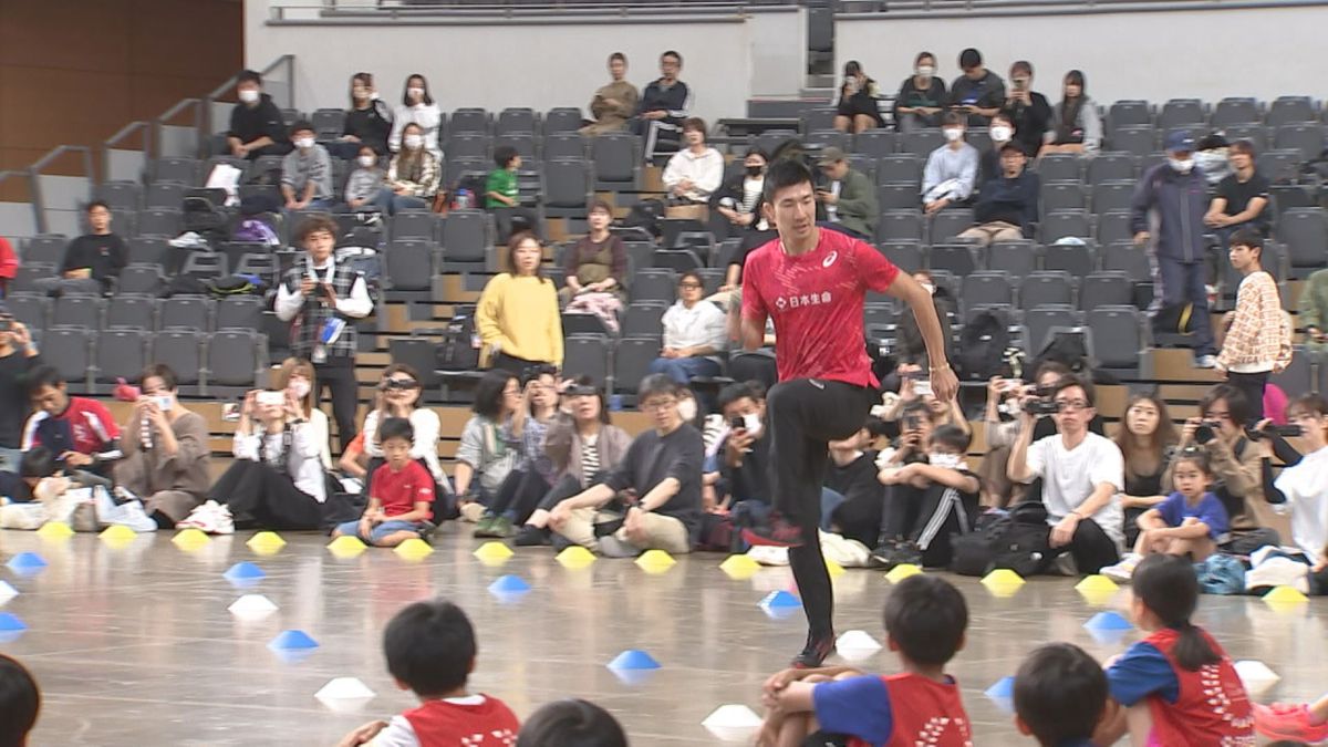 オリンピック3回出場　陸上・桐生祥秀選手が小学生120人に「かけっこ教室」大分県別府市