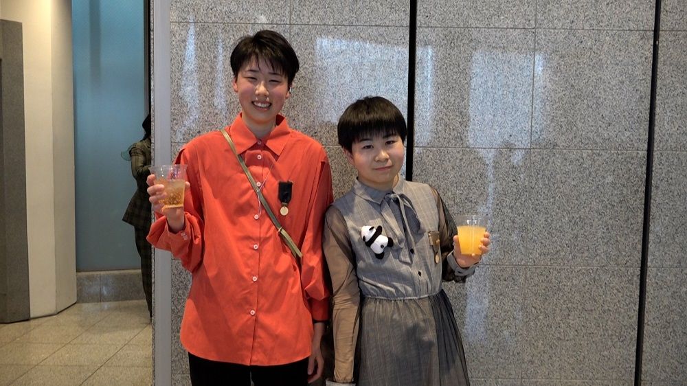 （左から）愛知から参加した20歳の大学生、神奈川から参加した19歳の大学生