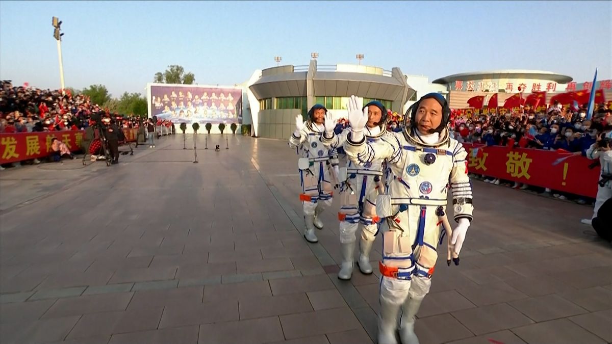 2023年、中国独自の宇宙ステーションへ向け、宇宙船「神舟16号」に乗船する中国人宇宙飛行士