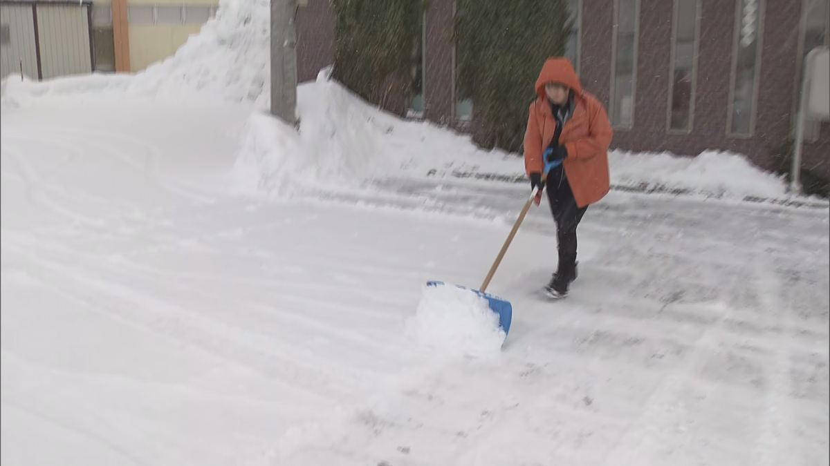 県内大雪ピーク越すも 北部の山沿いなど11日明け方にかけ断続的に強い雪の見込み　