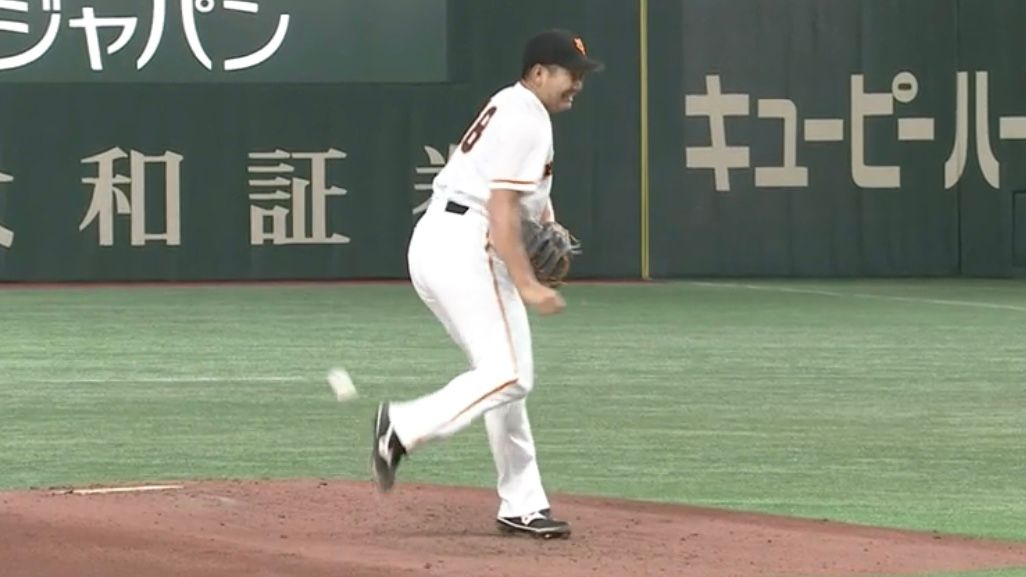 巨人・菅野智之　打球が右足甲にあたるアクシデント　治療のためベンチへ
