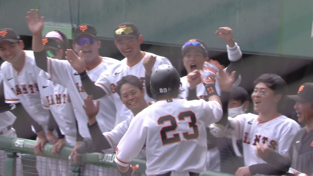 【巨人】まるでシーズン中の盛り上がり　松田宣浩が2点タイムリー3塁打に喜び大爆発